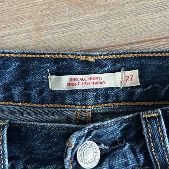 Levi's Ribcage Shorts - Picture 7 of 9